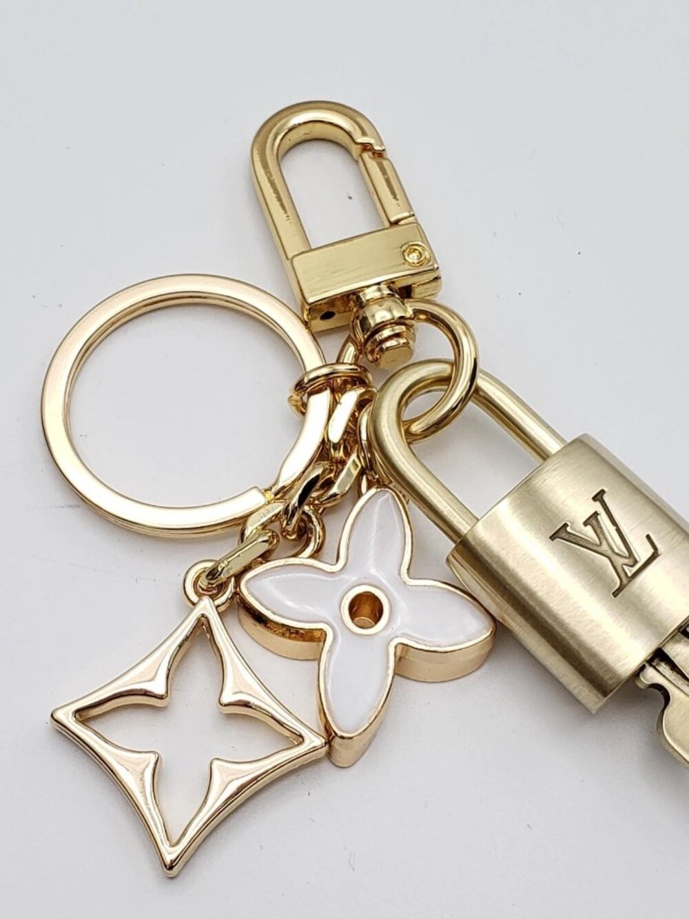LV Gold Padlock 🔑 Authentic Louis Vuitton Charm + Keychain - Picture 8 of 14